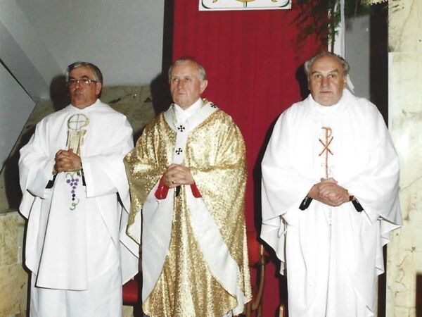 Poświęcenie kościoła 1994 - zdjęcie 15