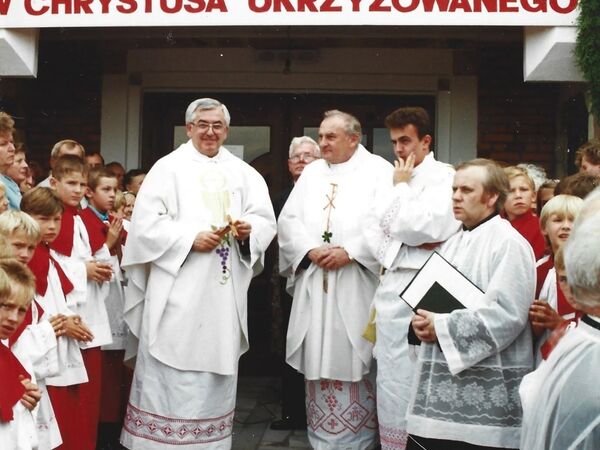 Poświęcenie kościoła 1994 - zdjęcie 6
